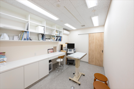 暗室ではエコー検査や眼科検査を行います。